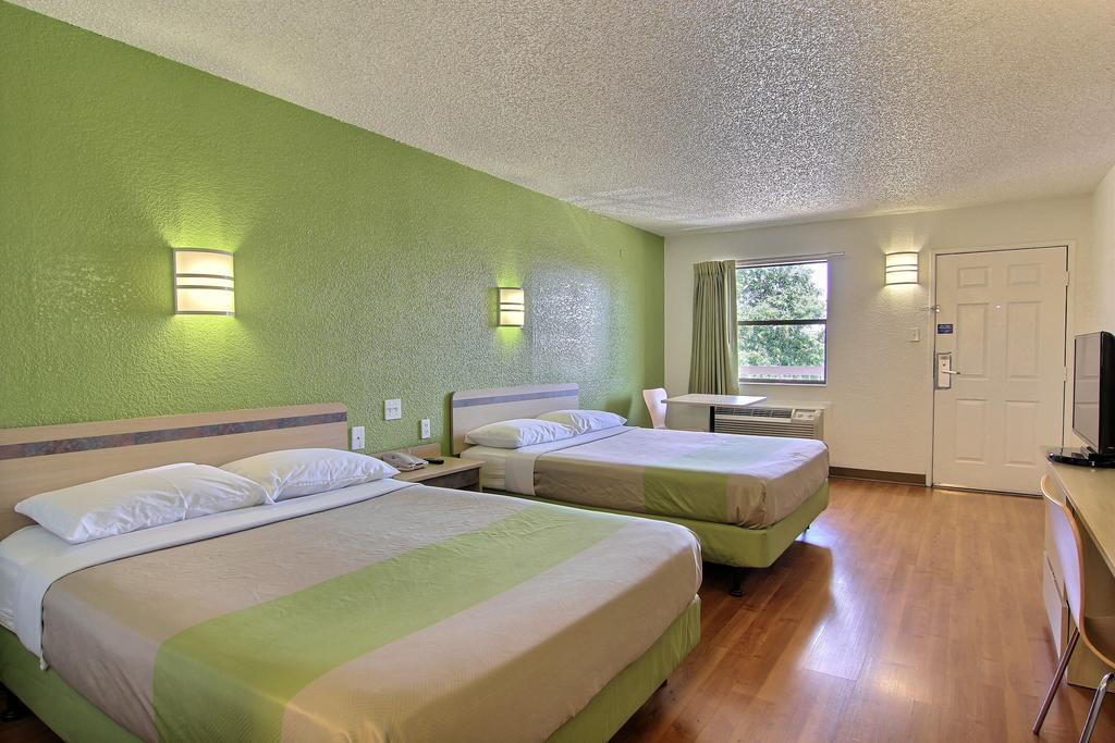 Motel 6 Austin, Tx - Central Downtown Ut Екстер'єр фото