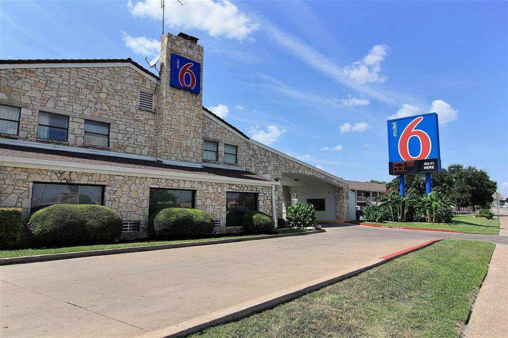 Motel 6 Austin, Tx - Central Downtown Ut Екстер'єр фото