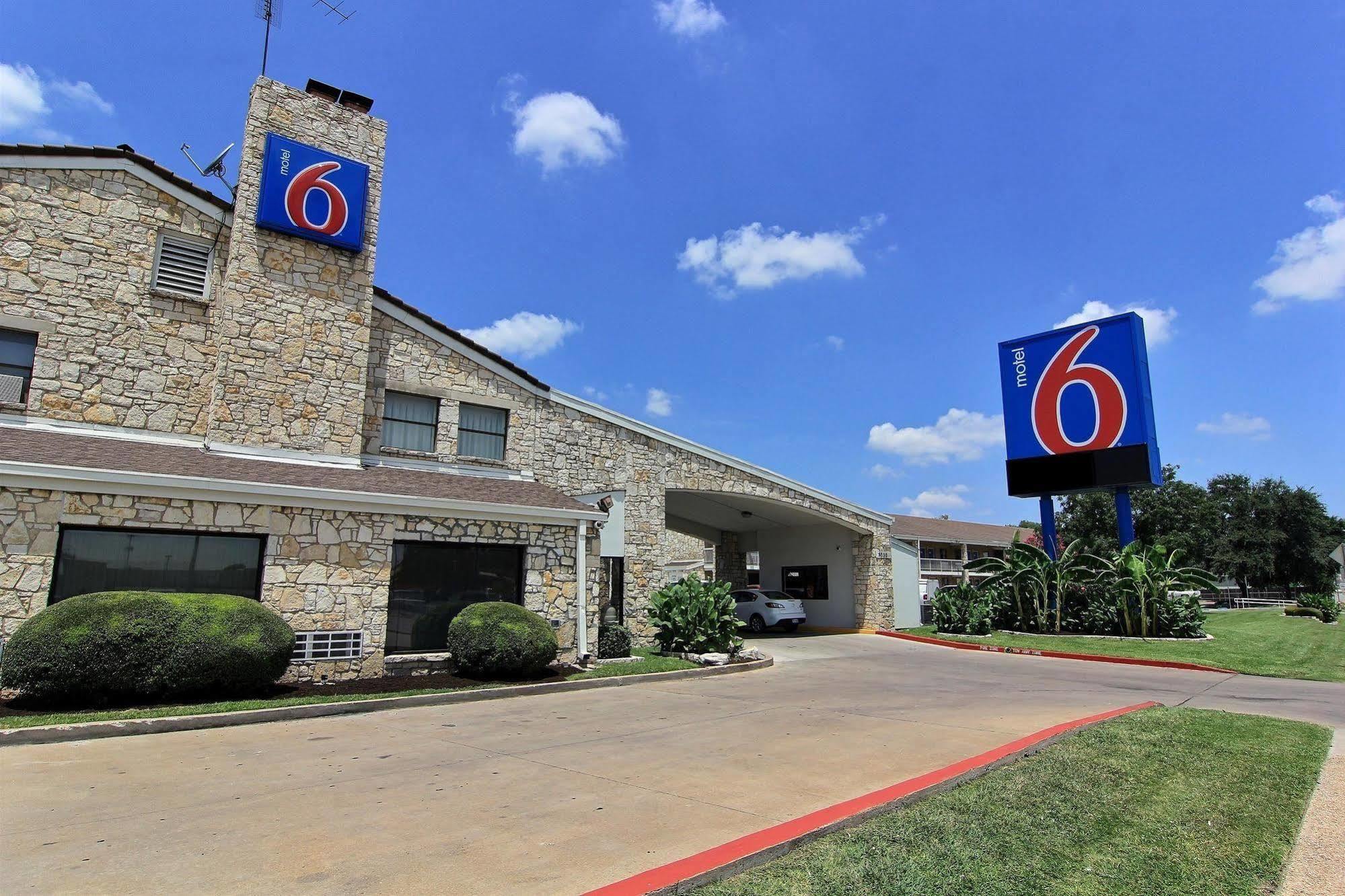 Motel 6 Austin, Tx - Central Downtown Ut Екстер'єр фото