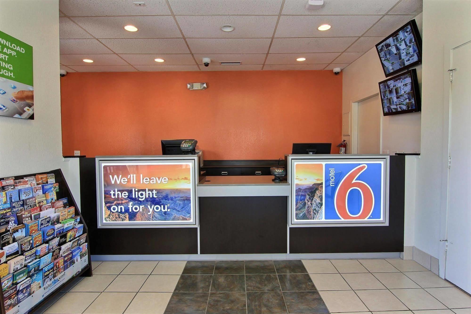 Motel 6 Austin, Tx - Central Downtown Ut Екстер'єр фото
