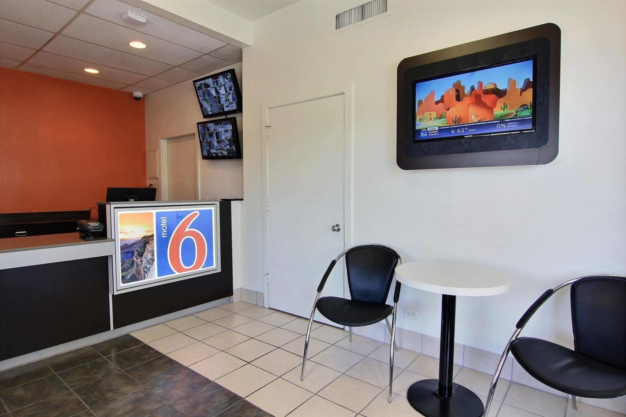 Motel 6 Austin, Tx - Central Downtown Ut Екстер'єр фото