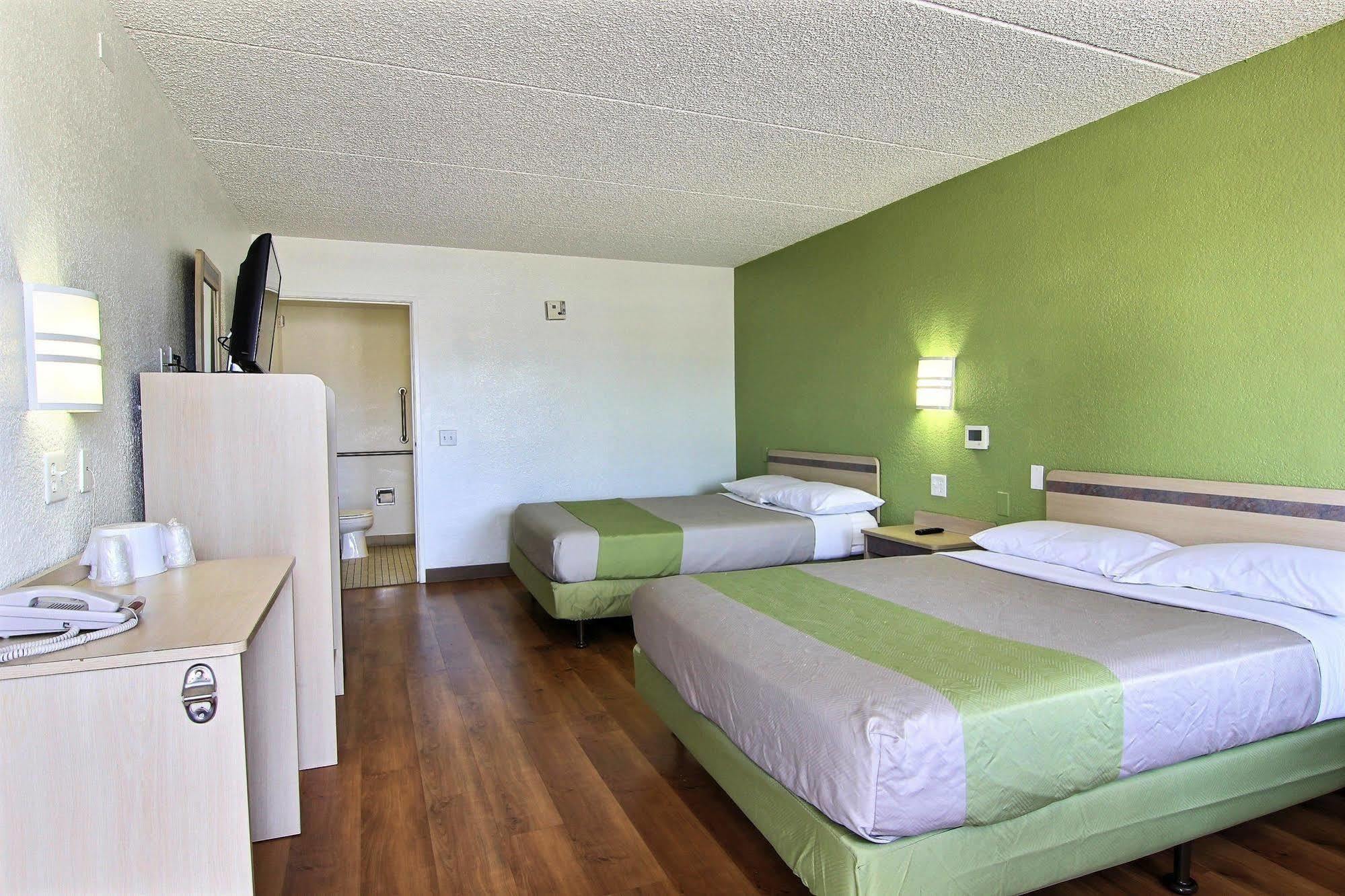 Motel 6 Austin, Tx - Central Downtown Ut Екстер'єр фото