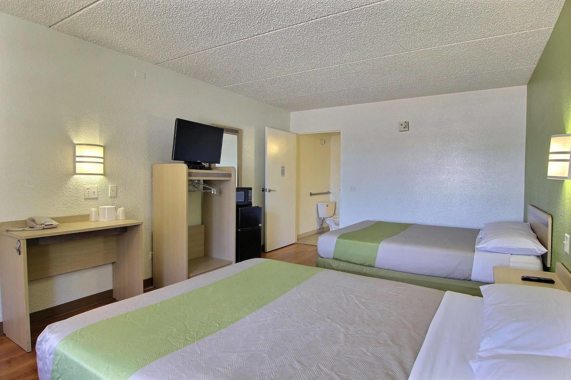 Motel 6 Austin, Tx - Central Downtown Ut Екстер'єр фото