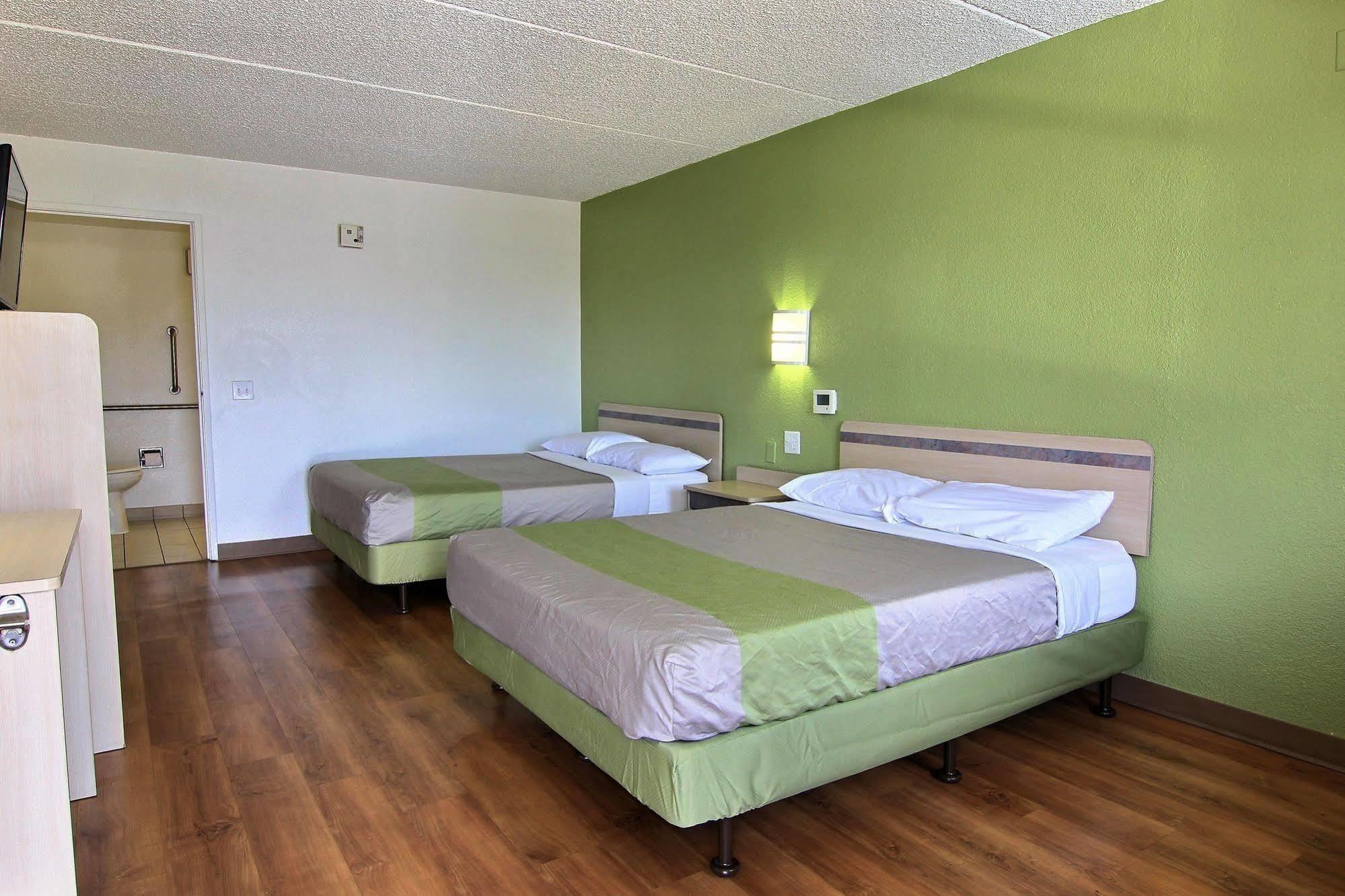 Motel 6 Austin, Tx - Central Downtown Ut Екстер'єр фото