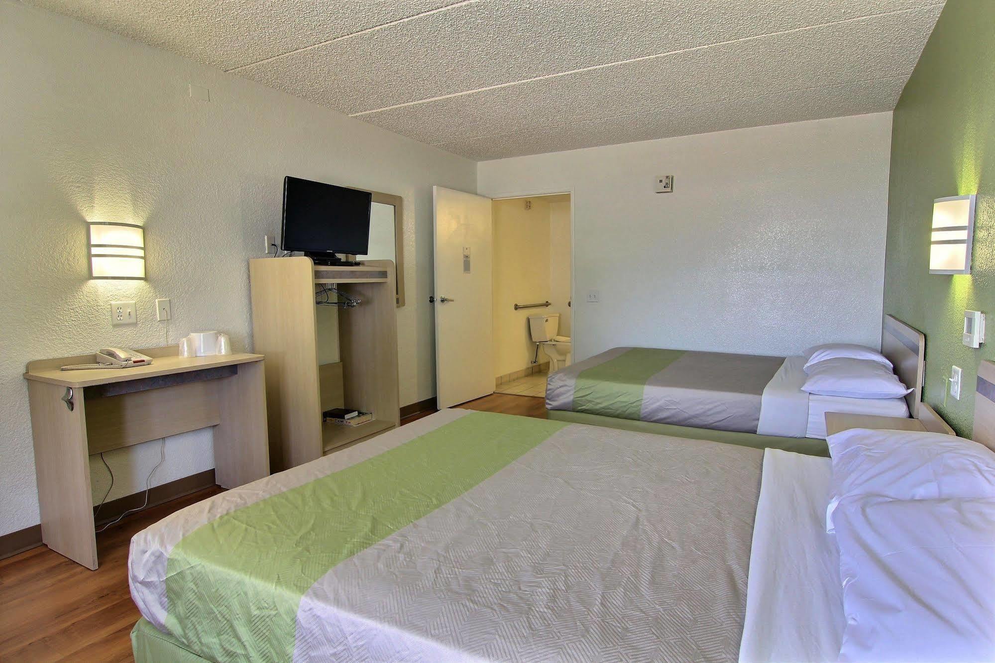 Motel 6 Austin, Tx - Central Downtown Ut Екстер'єр фото