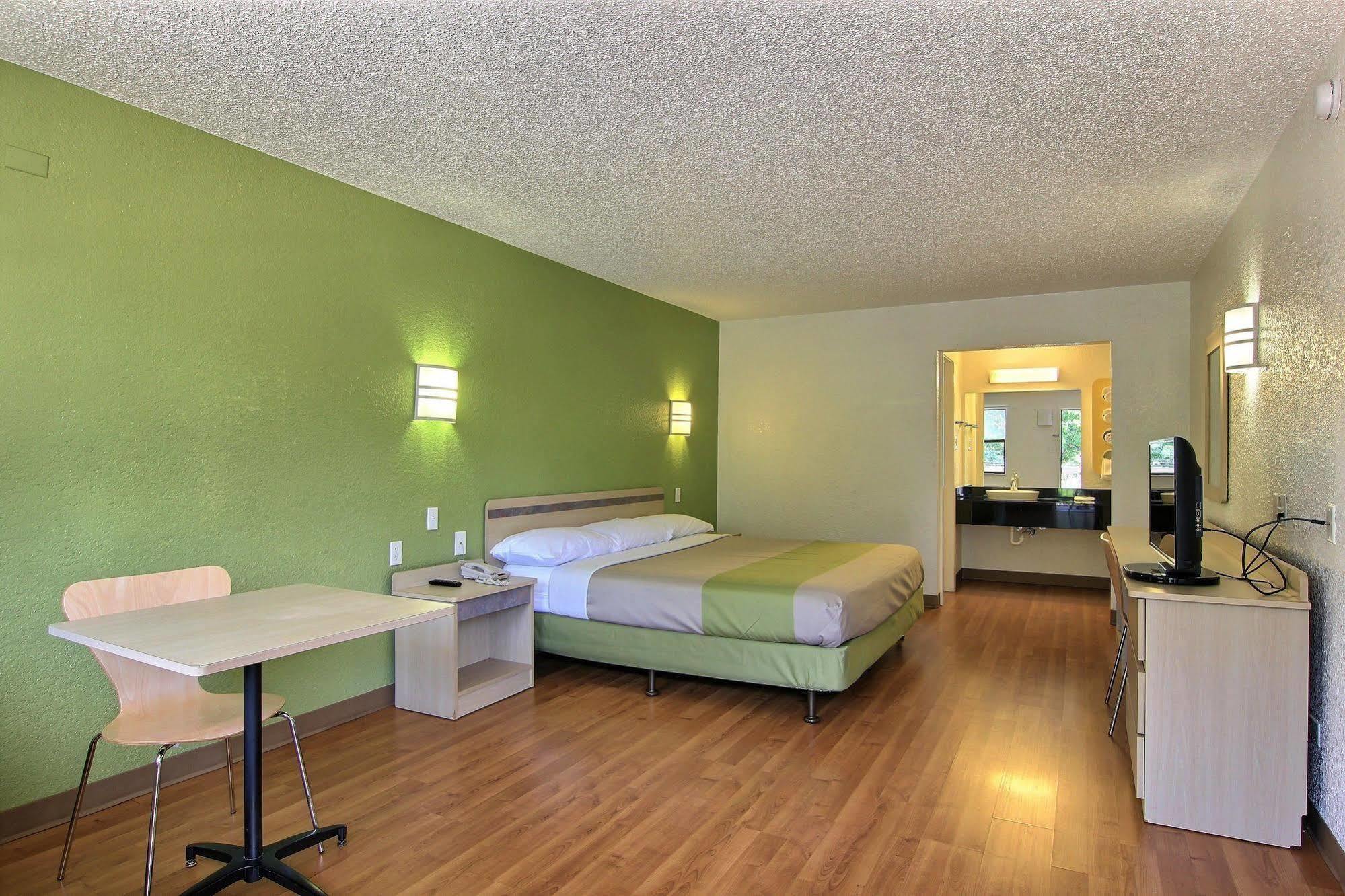 Motel 6 Austin, Tx - Central Downtown Ut Екстер'єр фото